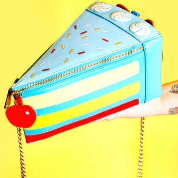 Snow White Cake Bundle!! Crossbody Bag, Card Wallet & Key Chain NEW Loungefly - Picture 1 of 11